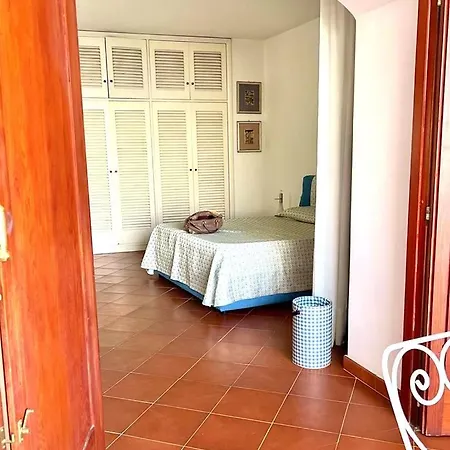Willa Les Paons -